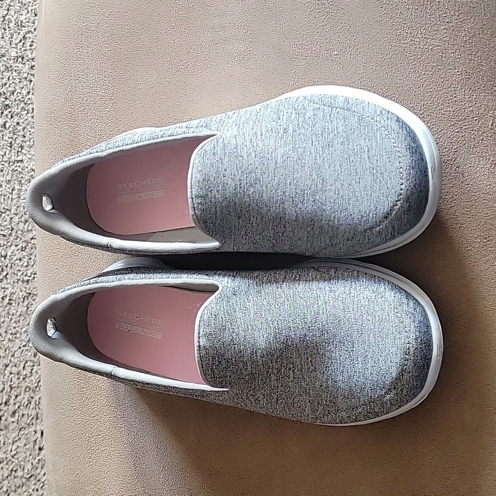 Sketchers Go Walk sneakers